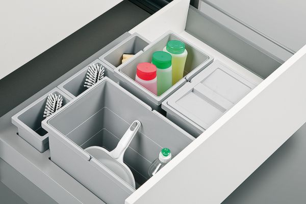 Набір смітників 1х18, 2х8, 3х2,5 л для Matrix Box P для товщини бокової стінки 16 або 19 мм 600 мм , встановлюється всередину, 502.03.593 Набір смітників 1х18, 2х8, 3х2,5 л для Matrix Box P для товщини бокової стінки 16 або 19 мм 600 мм , встановлюється всередину