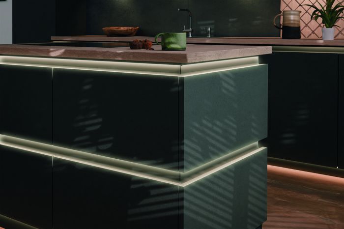 Ручка L-подібний профіль з інтегрованим світлодіодним профілем глянцевий білий колір, RAL 9016, порошкове покриття, довжина: 5000 мм, 126.00.005, 126.00.005