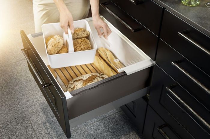 Ящик для їжі, Hailo Pantry Box| з одним ящиком, деревяною решіткою для хлібобулочних виробів і пластиковою решіткою для овочів, модель 39060-60, розм. 562–568 x 491 x 232 мм (ШxГxВ), (556.44.786)  3926300090, 556.44.786