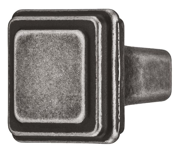 <p>Ручка-кнопка,цамак, вигляд вживаного матеріалу, античне срібло, довжина: 23 мм, ширина: 23 мм, висота: 26 мм, 100.00.829</p>